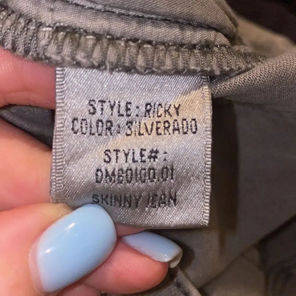✨ HP✨Lovers + Friends Gray Ricky Skinny Jeans✨ - Picture 10 of 10